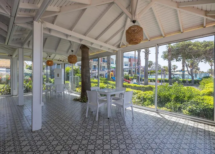 Üdülőközpont Azure By Yelken 5*